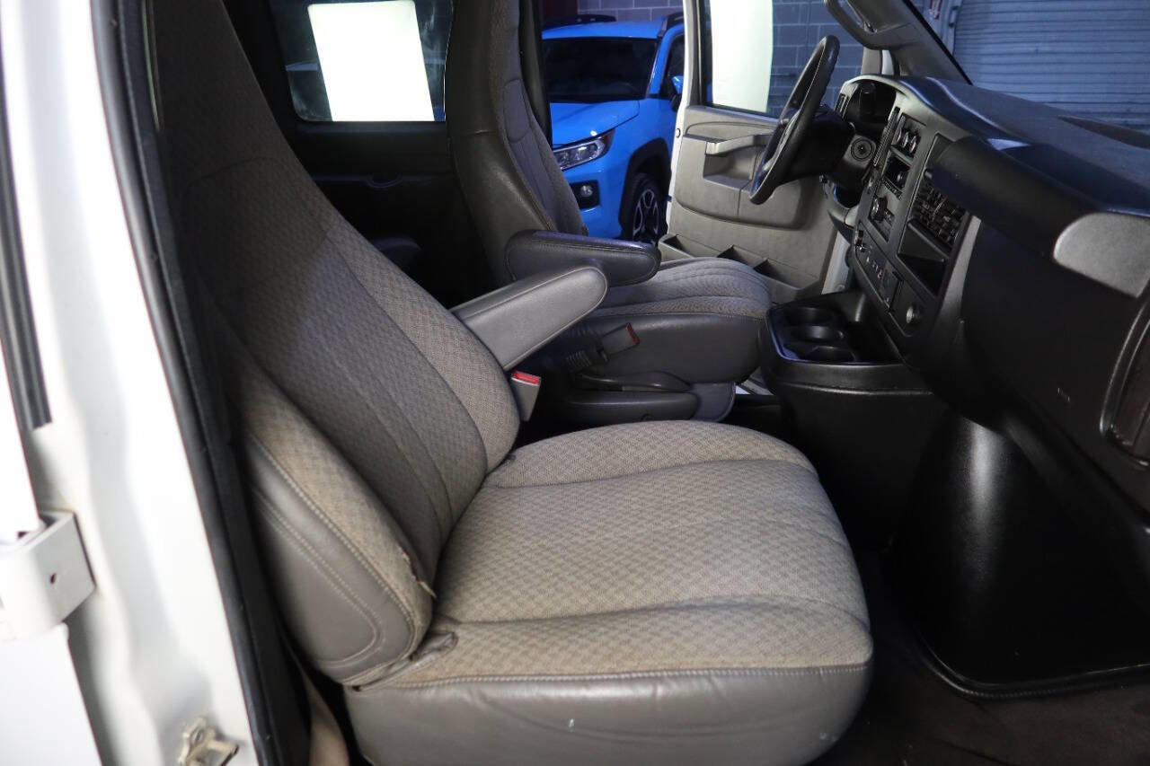 Used 2019 Chevrolet Express 3500 LT w/ LT Preferred Equipment Group RWD image 13