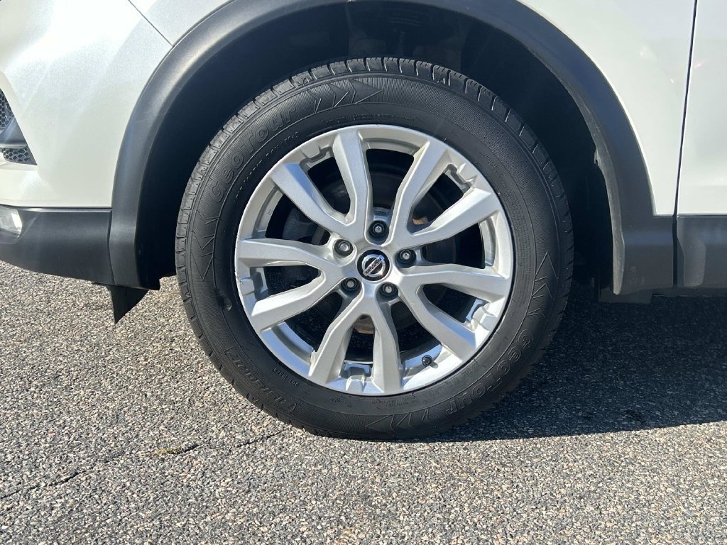 Certified 2020 Nissan Rogue Sport SV w/ All-Weather Package AWD/4WD image 9