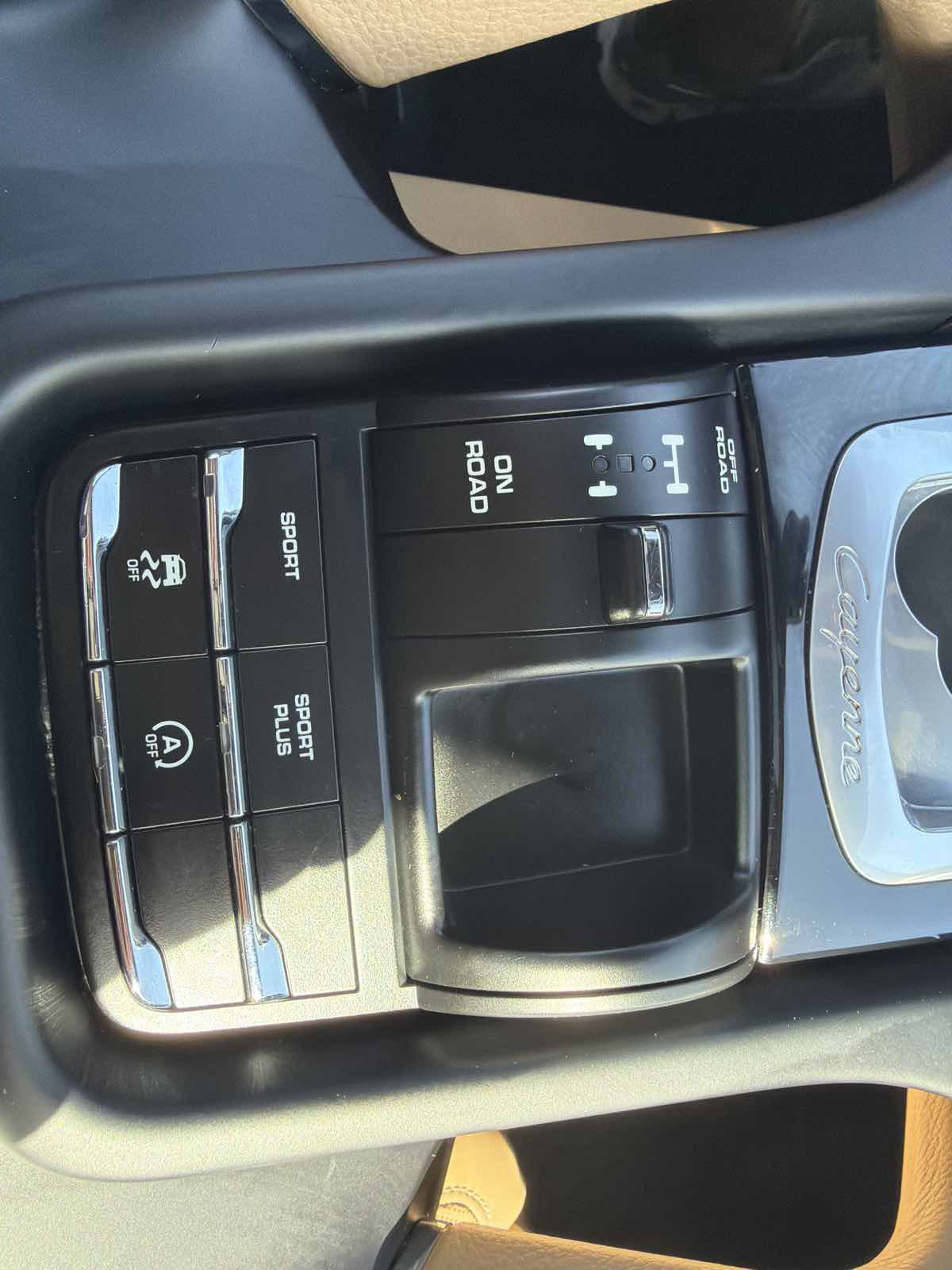 Used 2018 Porsche Cayenne Platinum Edition AWD/4WD image 29
