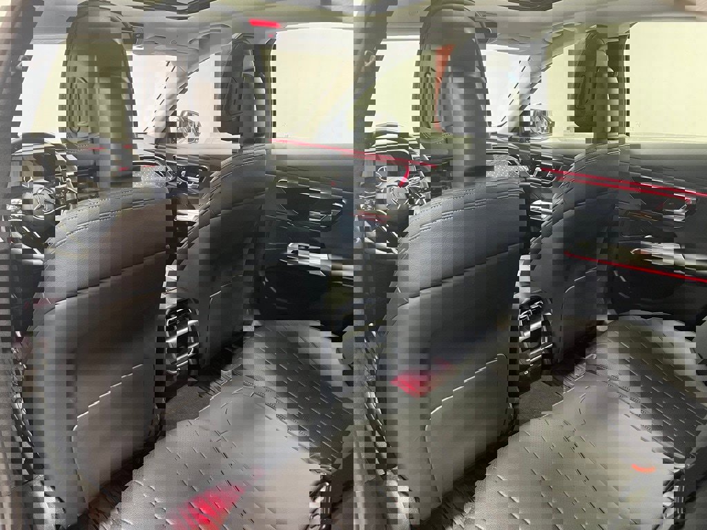 Used 2025 Mercedes-Benz E 350 4MATIC Sedan image 26