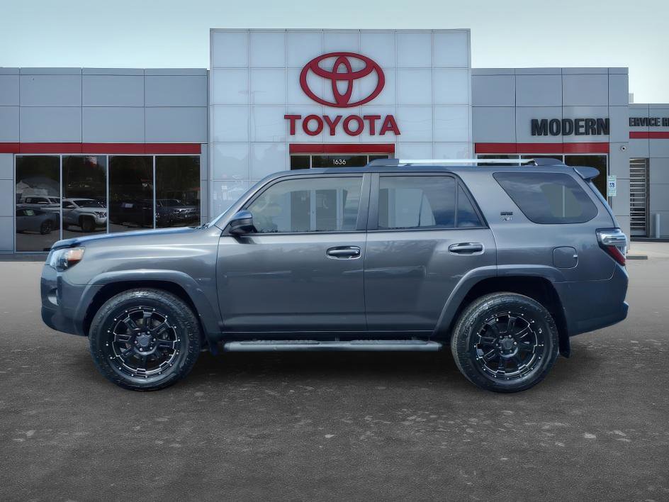 Used 2016 Toyota 4Runner SR5 image 3