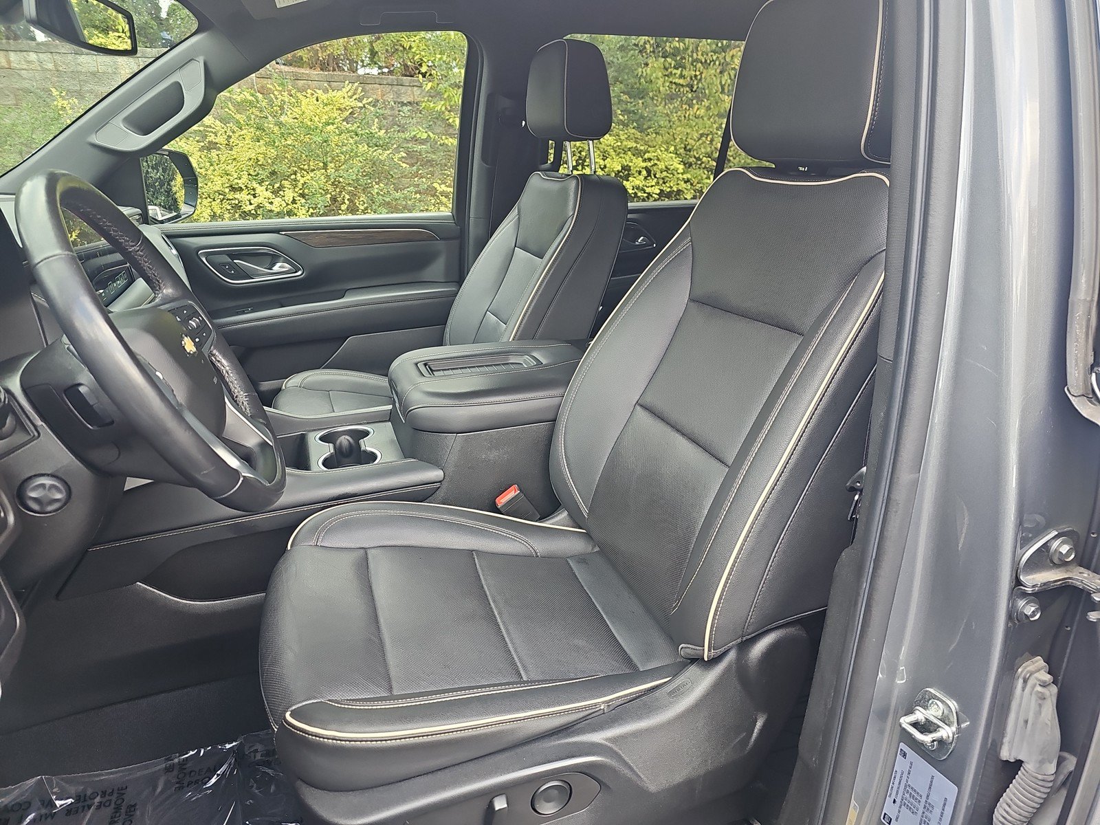 Used 2022 Chevrolet Tahoe Premier AWD/4WD image 16