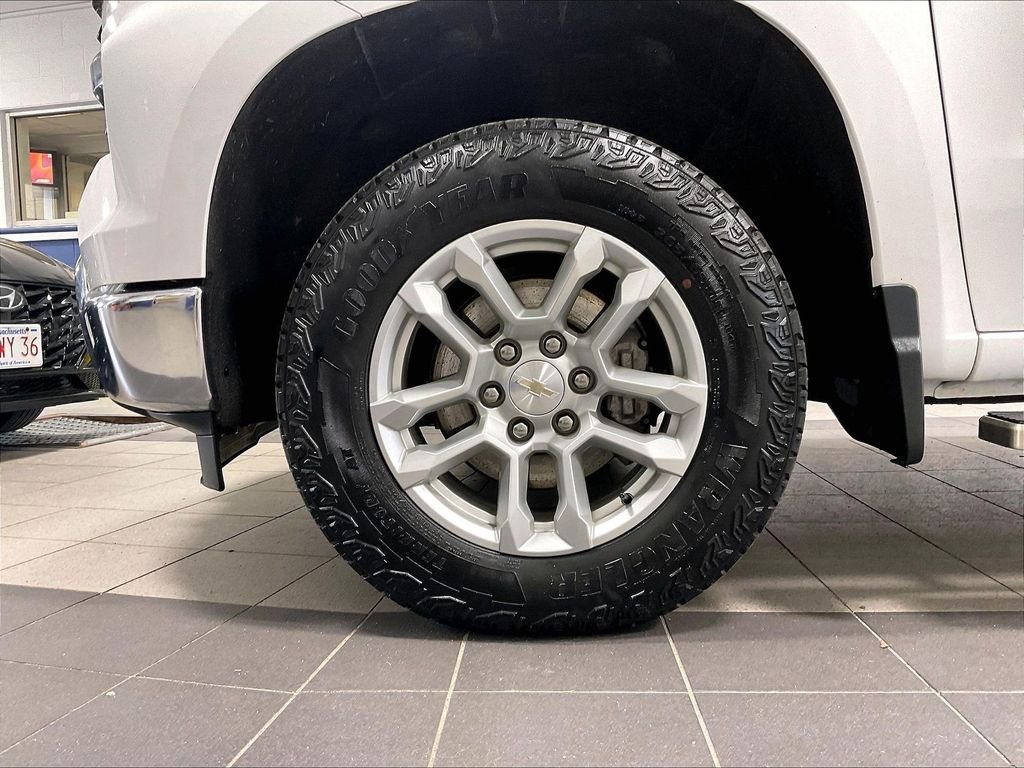 Used 2023 Chevrolet Silverado 1500 LT AWD/4WD image 7