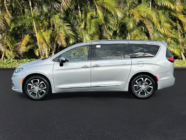 New 2026 Chrysler Pacifica Pinnacle FWD image 2