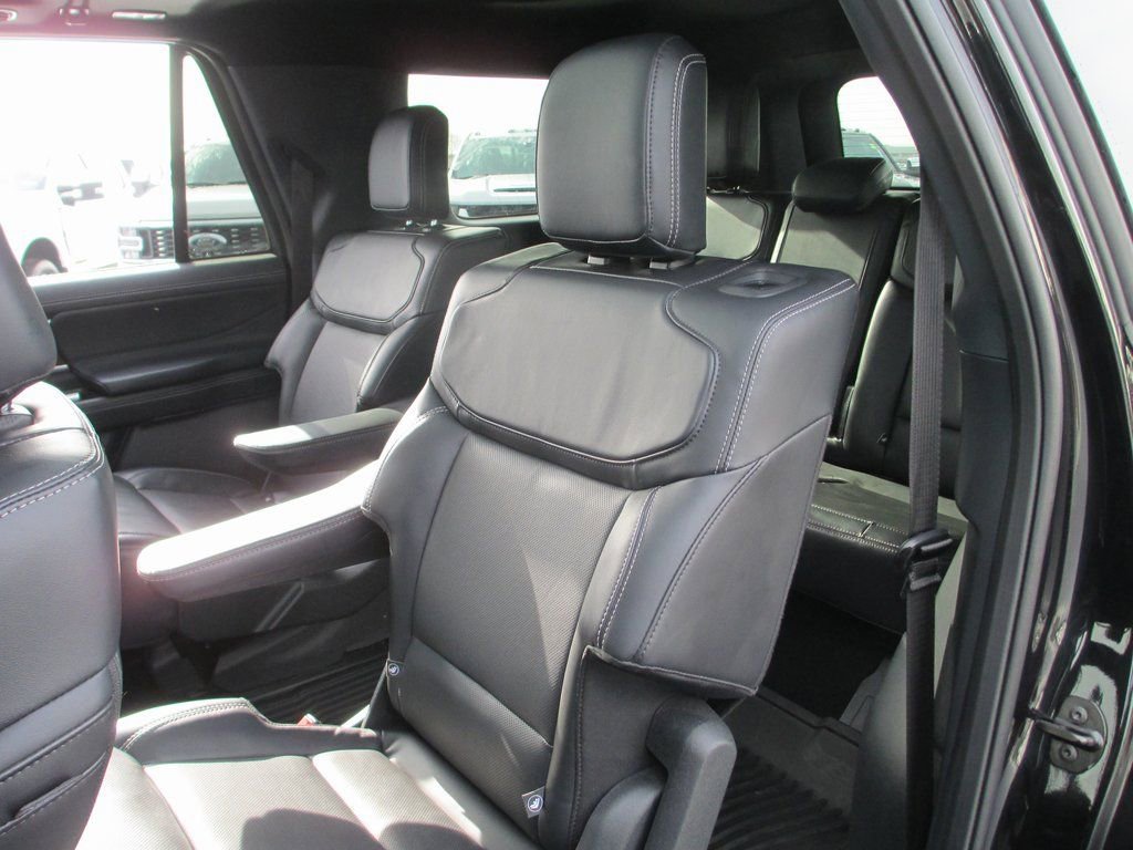 Used 2025 Ford Expedition Max Platinum w/ Stealth Appearance Package image 23