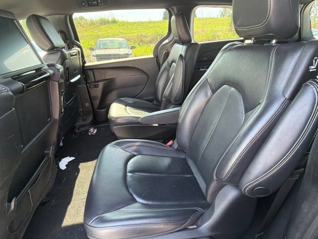 Used 2022 Chrysler Pacifica Touring-L w/ Uconnect Theater Family Group FWD image 10