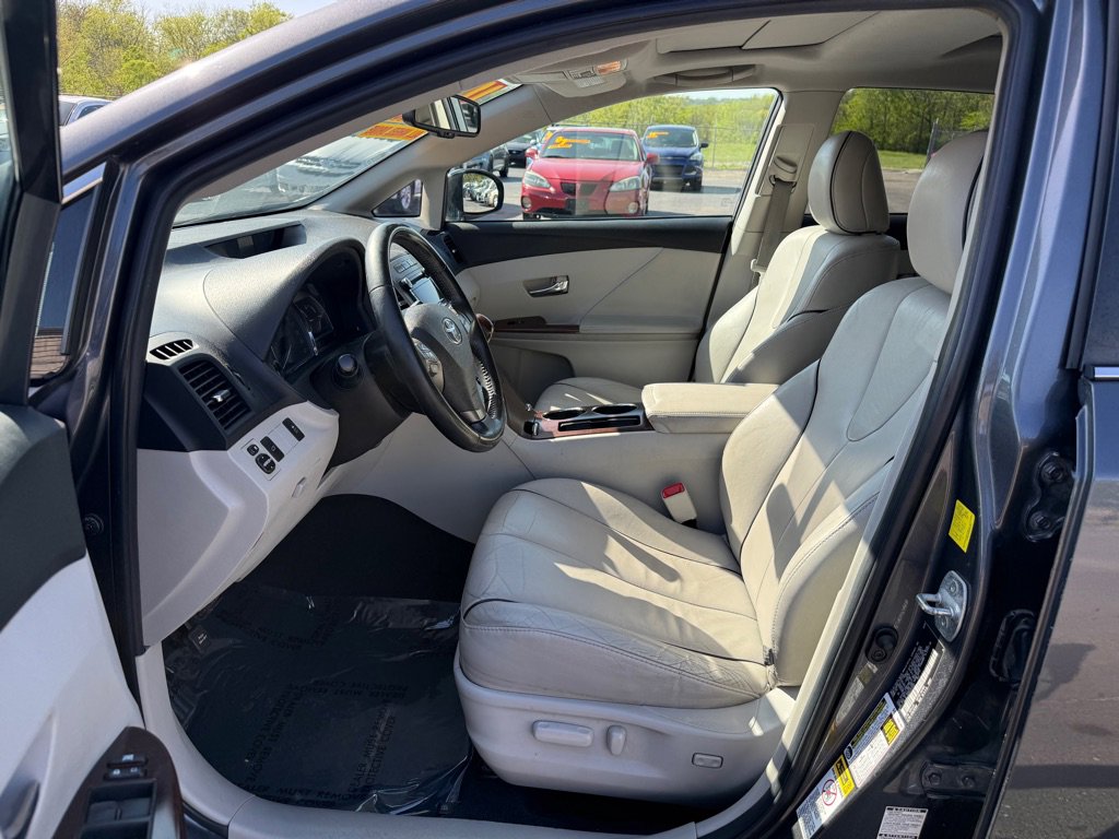 Used 2011 Toyota Venza AWD image 9