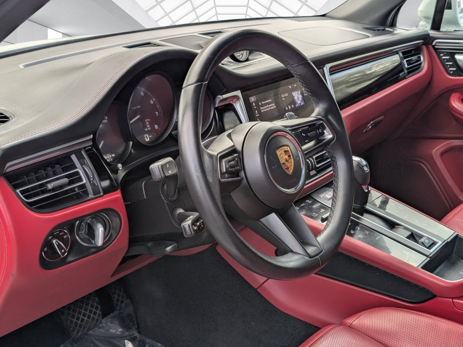Used 2023 Porsche Macan Turbo image 7