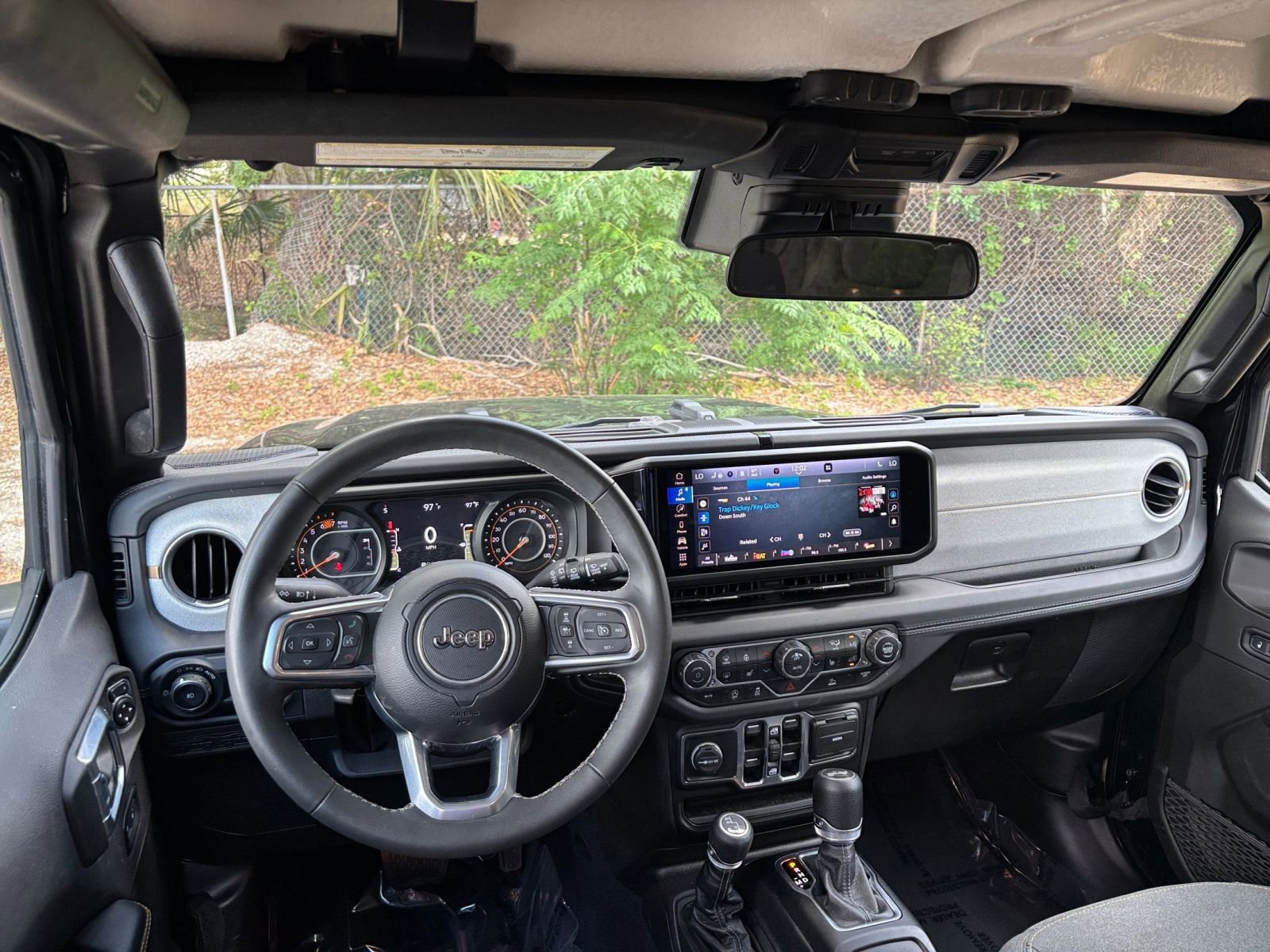 Used 2025 Jeep Wrangler Unlimited Sahara AWD/4WD image 34