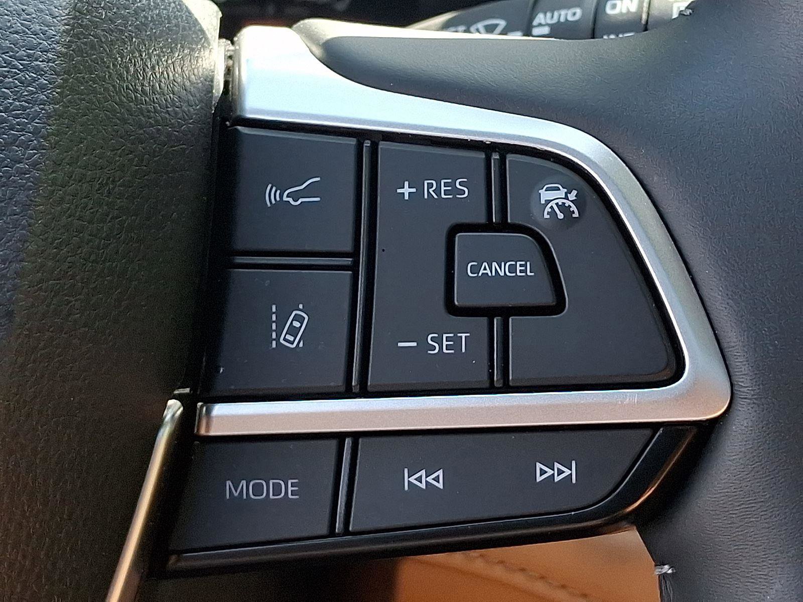 Used 2025 Toyota Highlander Platinum image 23