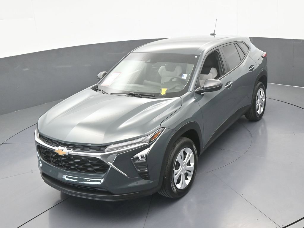 Used 2025 Chevrolet Trax LS FWD image 44