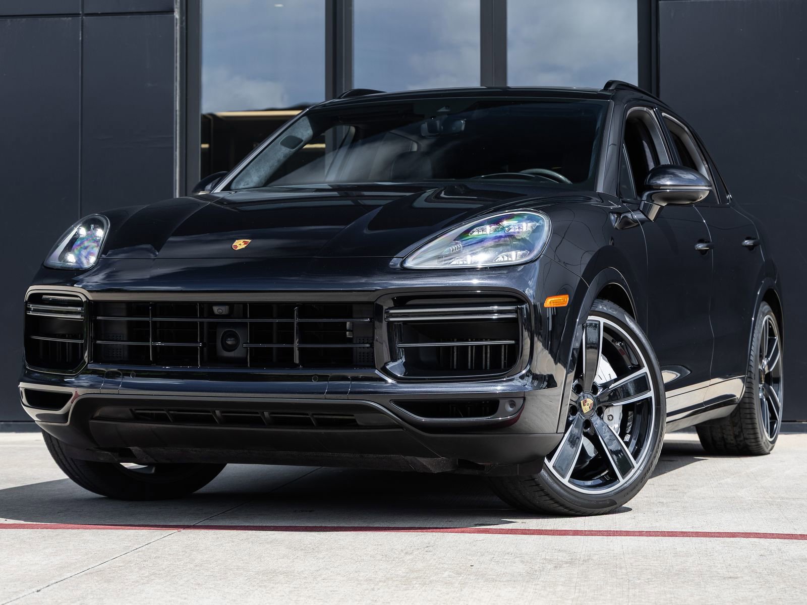 Certified 2020 Porsche Cayenne Turbo AWD/4WD image 1