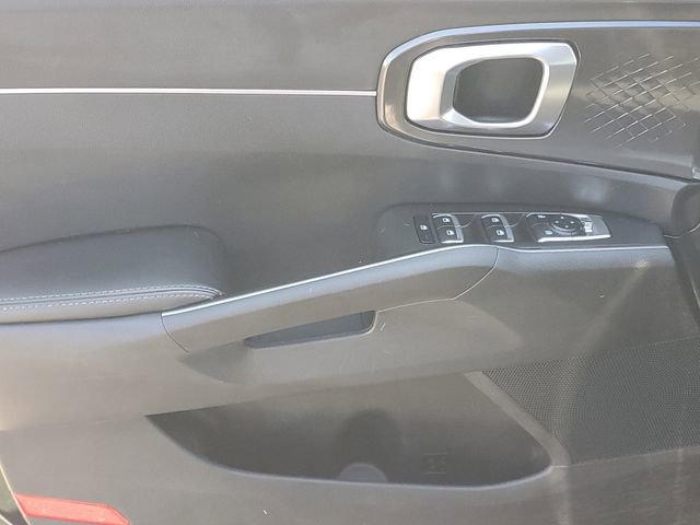Used 2021 Kia Sorento LX AWD/4WD image 16