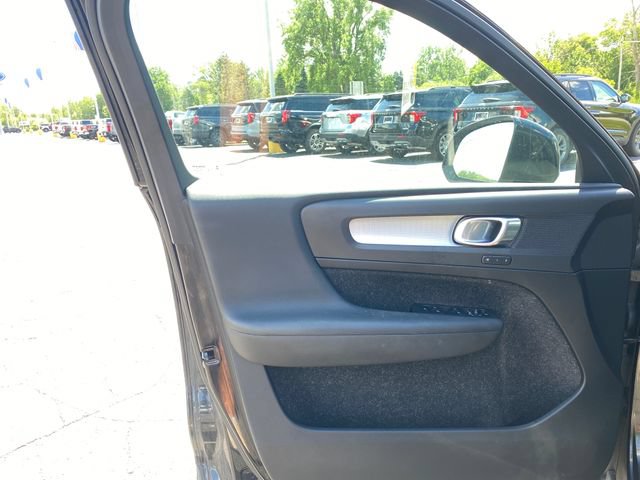 Used 2019 Volvo XC40 T5 Momentum AWD/4WD image 14