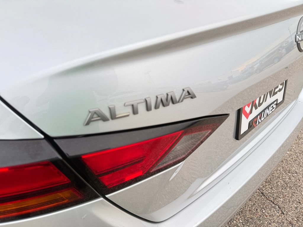 Used 2024 Nissan Altima 2.5 SR FWD image 34