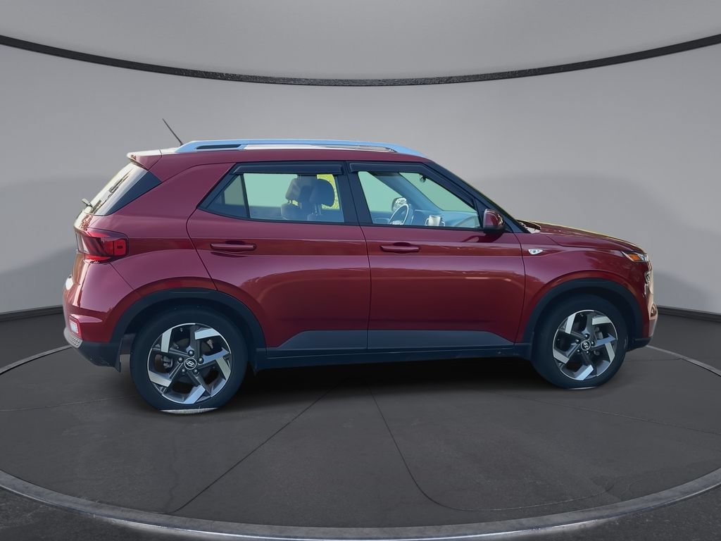 Used 2023 Hyundai Venue SEL FWD image 9