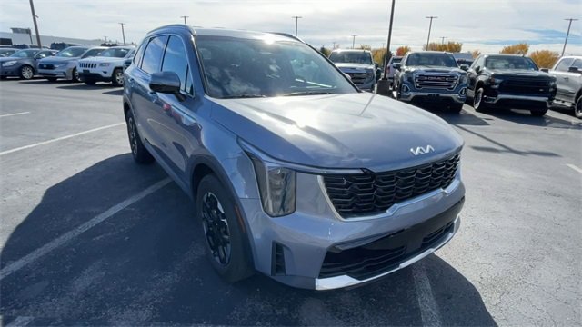 Used 2024 Kia Sorento S image 4