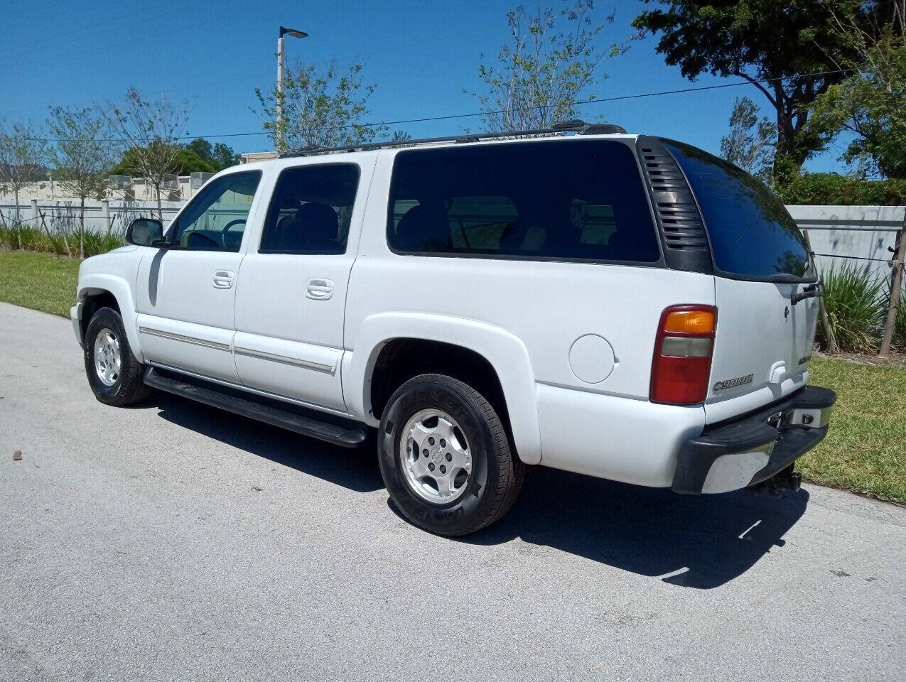 Used 2002 Chevrolet Suburban LT RWD image 11