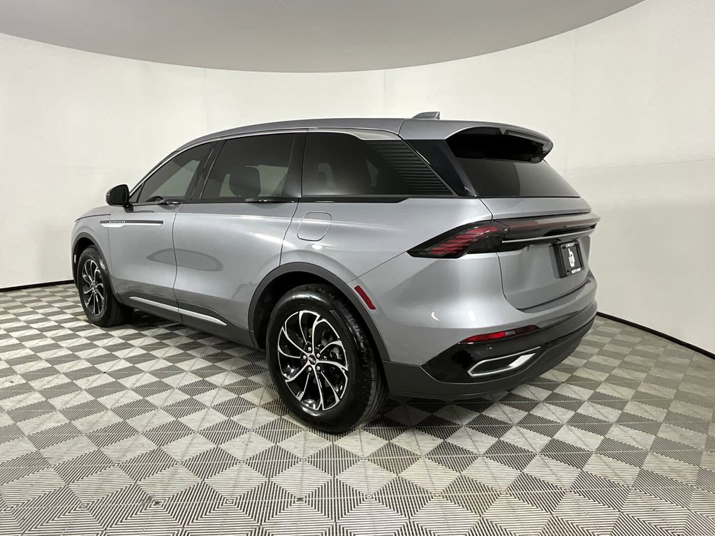 Used 2025 Lincoln Nautilus Premier AWD/4WD image 3