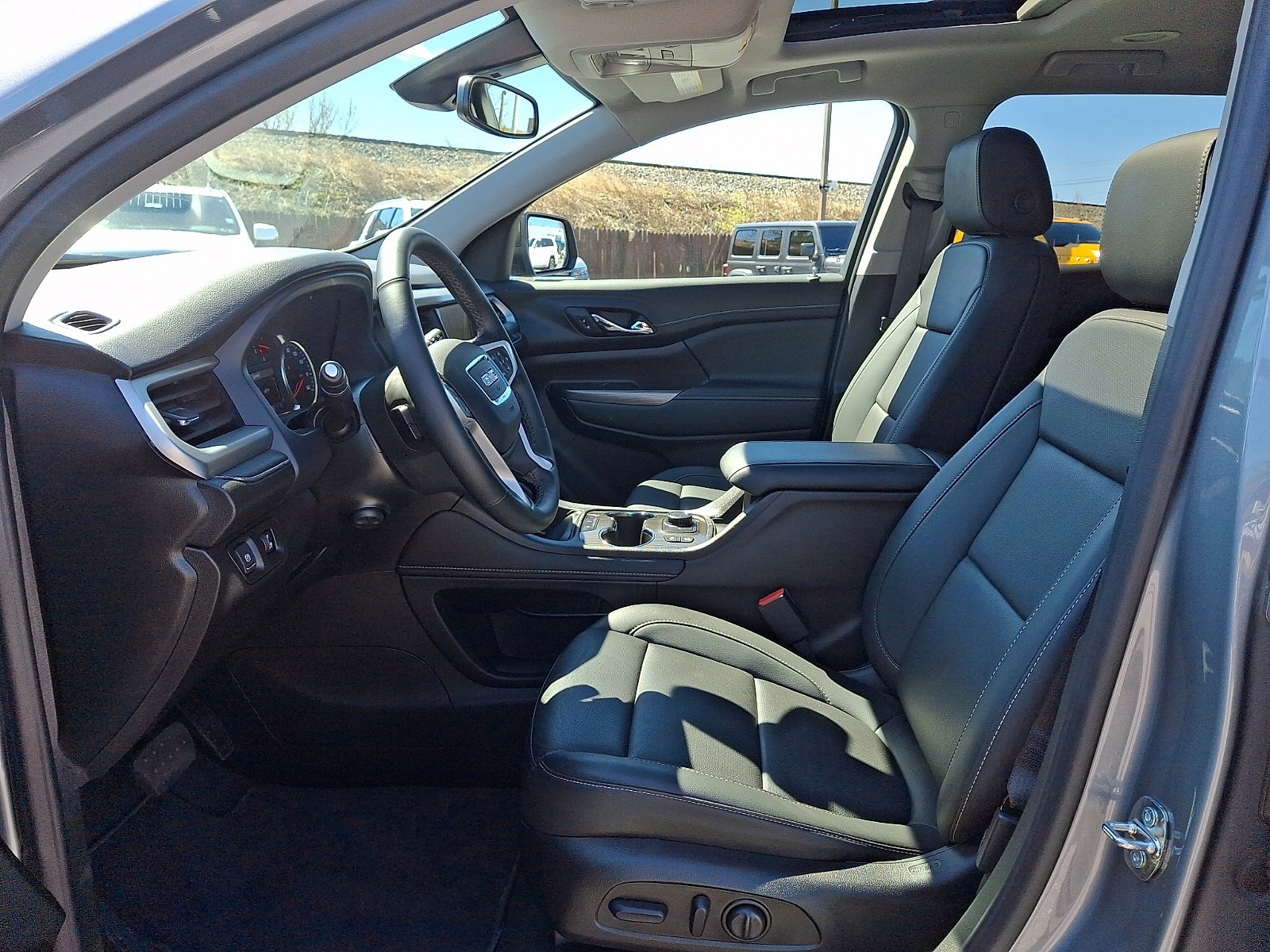 Used 2023 GMC Acadia SLT w/ Elevation Edition image 13