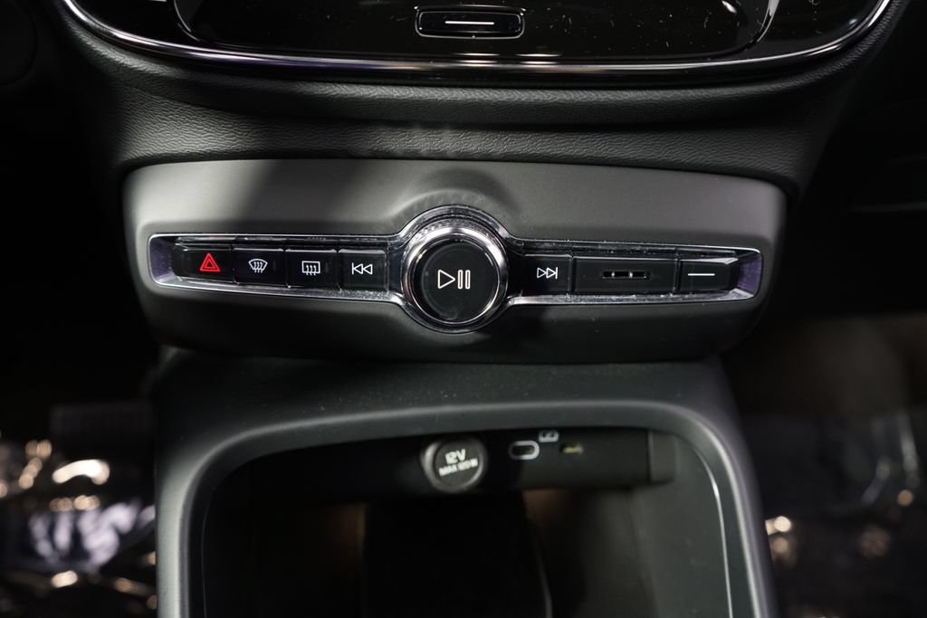 Used 2023 Volvo C40 P8 Recharge Ultimate AWD/4WD image 30