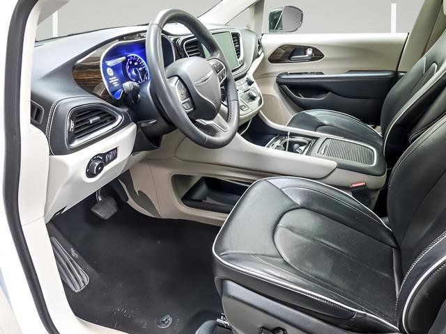 Used 2023 Chrysler Pacifica Limited image 10
