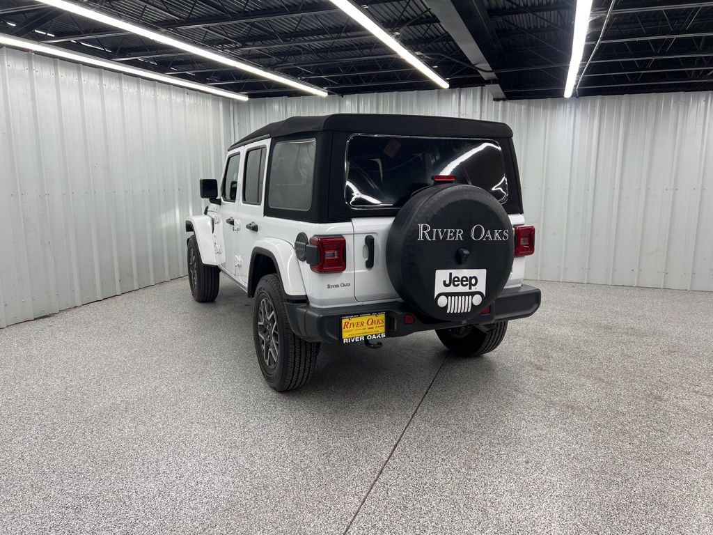 Used 2024 Jeep Wrangler Sahara image 4