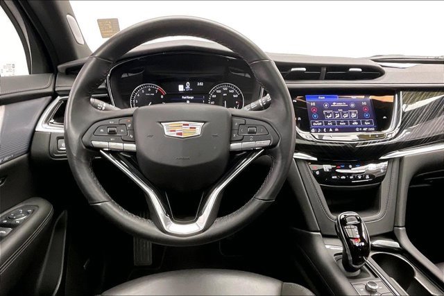 Used 2025 Cadillac XT6 Premium Luxury image 4