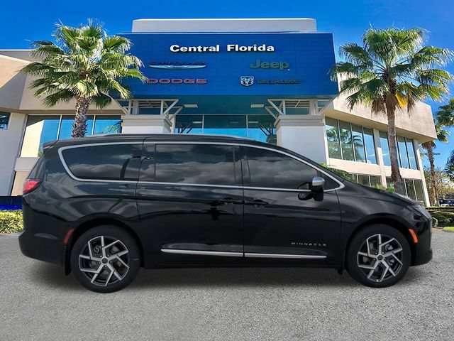 New 2027 Chrysler Pacifica Pinnacle w/ Theater Group AWD/4WD image 4