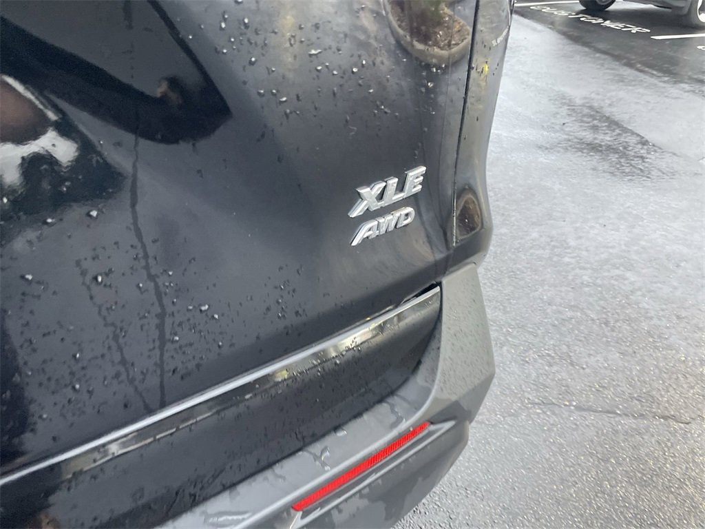 Used 2021 Toyota RAV4 XLE Premium image 6