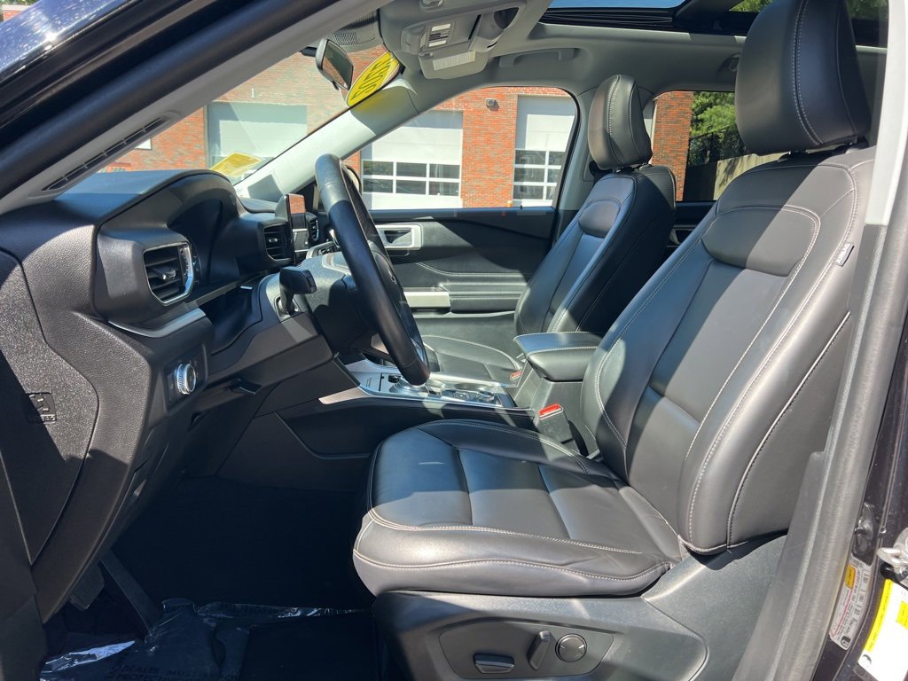 Used 2022 Ford Explorer XLT w/ Equipment Group 202A image 12