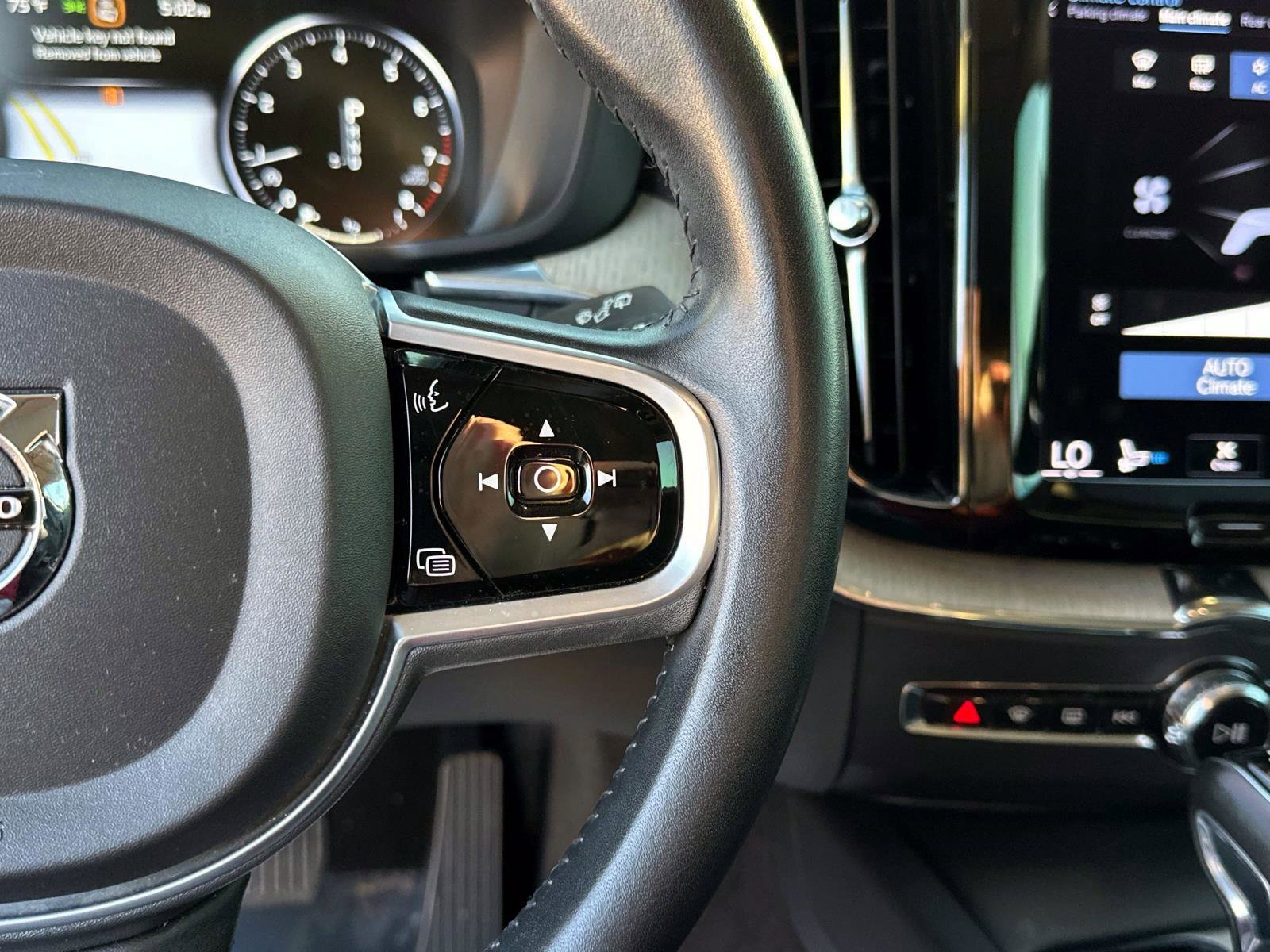 Used 2021 Volvo XC60 T5 Inscription w/ Protection Package Premier image 28