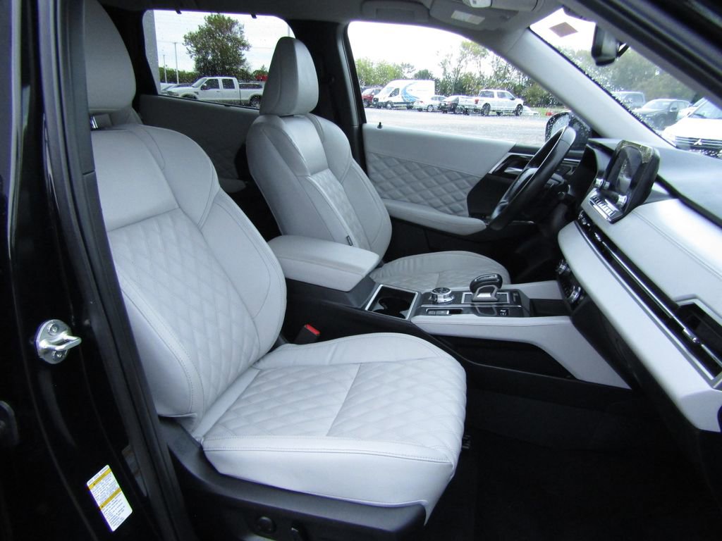 Used 2024 Mitsubishi Outlander SEL image 12