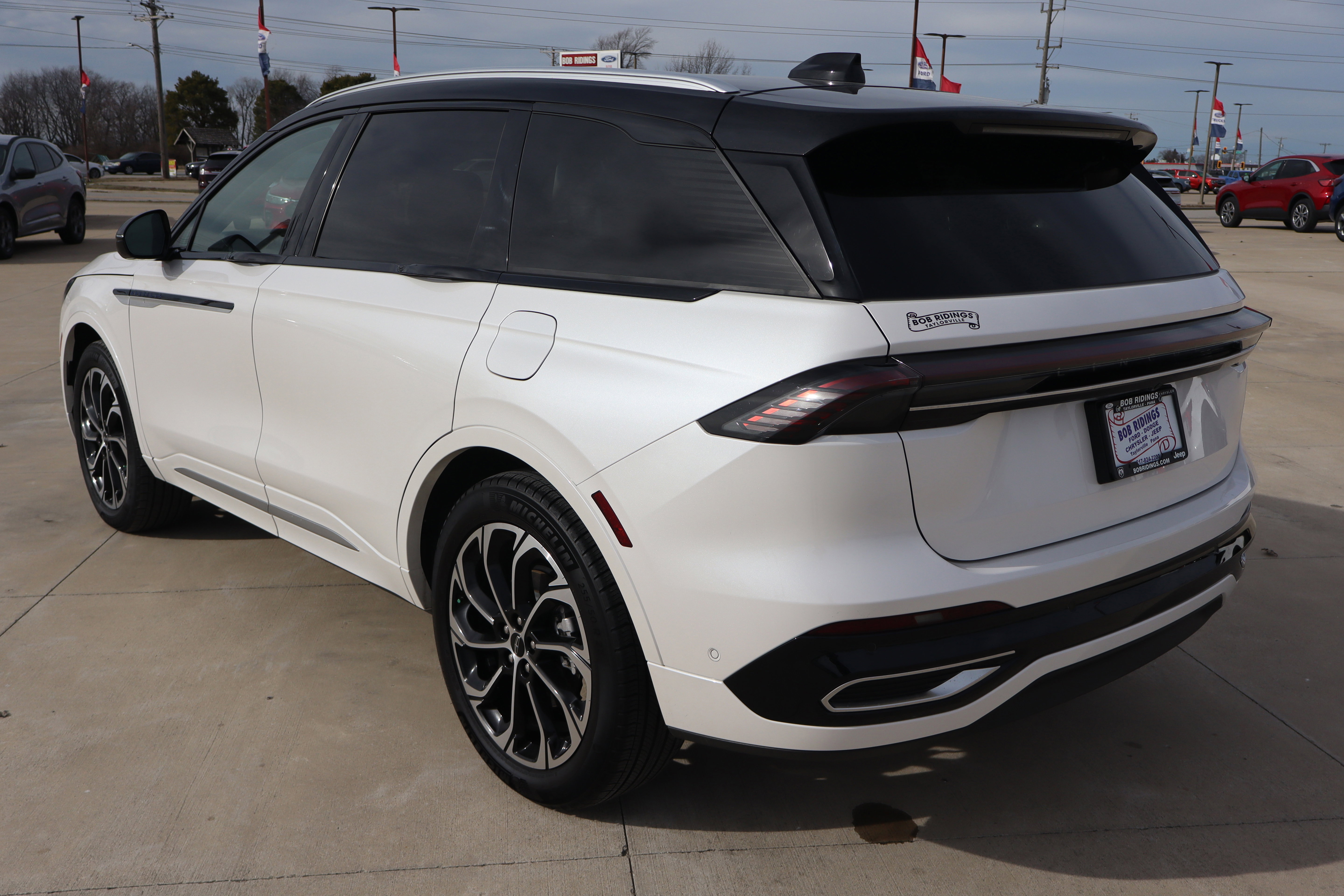 Used 2024 Lincoln Nautilus Reserve w/ Equipment Group 202A image 8