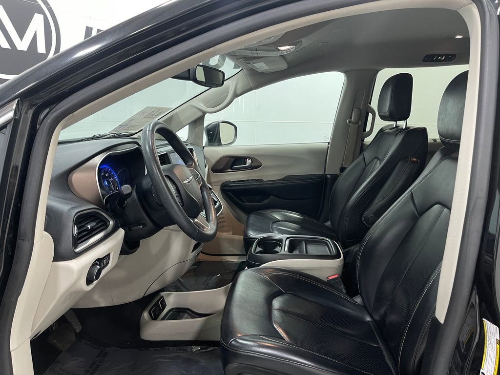 Used 2020 Chrysler Voyager Lxi image 11