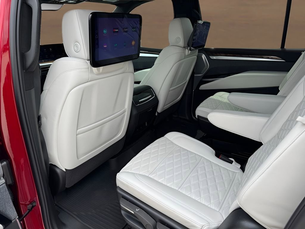 New 2026 Cadillac Escalade ESV Platinum Sport w/ LPO, ONYX Package AWD/4WD image 18