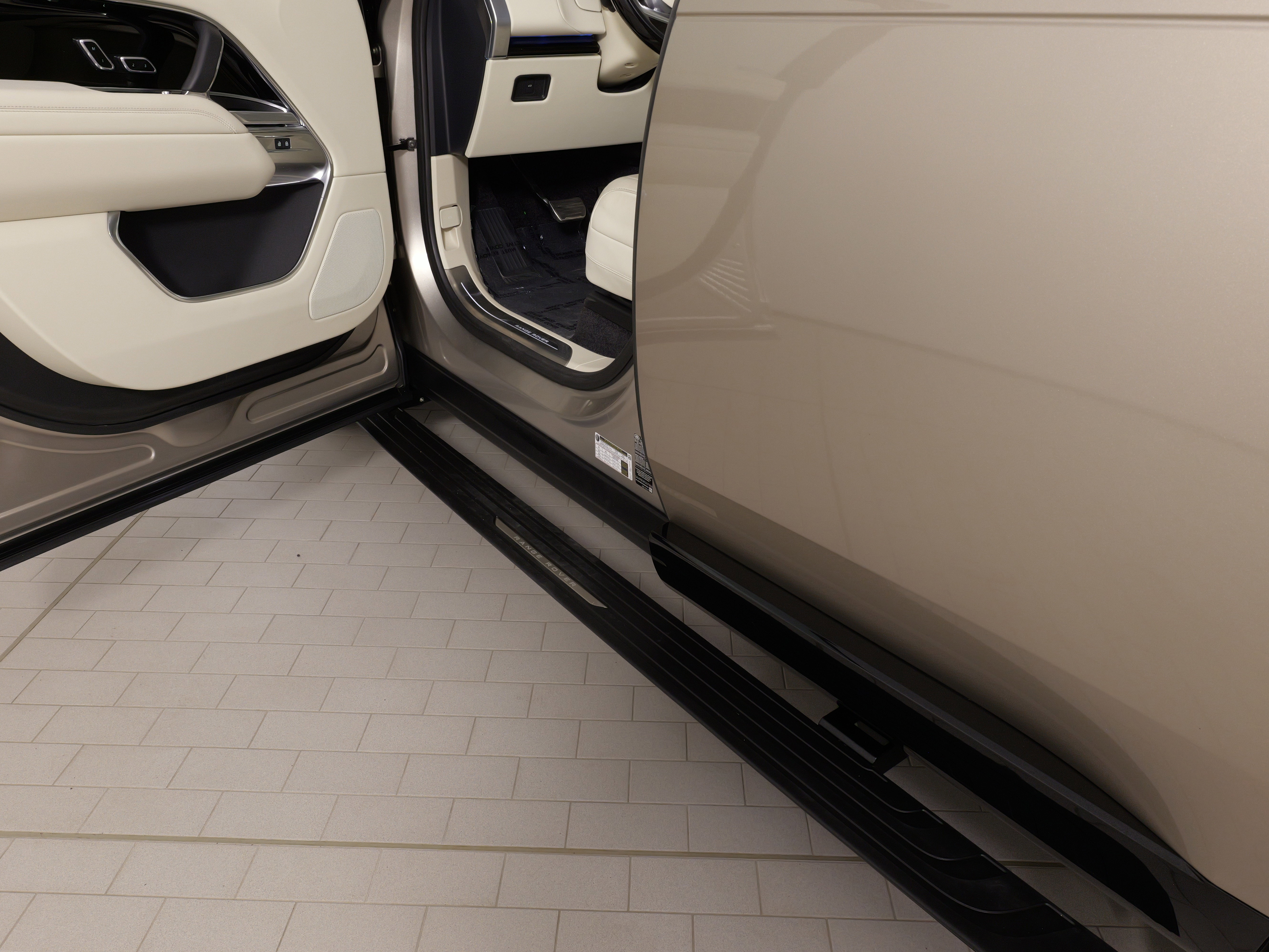 Used 2025 Land Rover Range Rover Long Wheelbase SE image 27