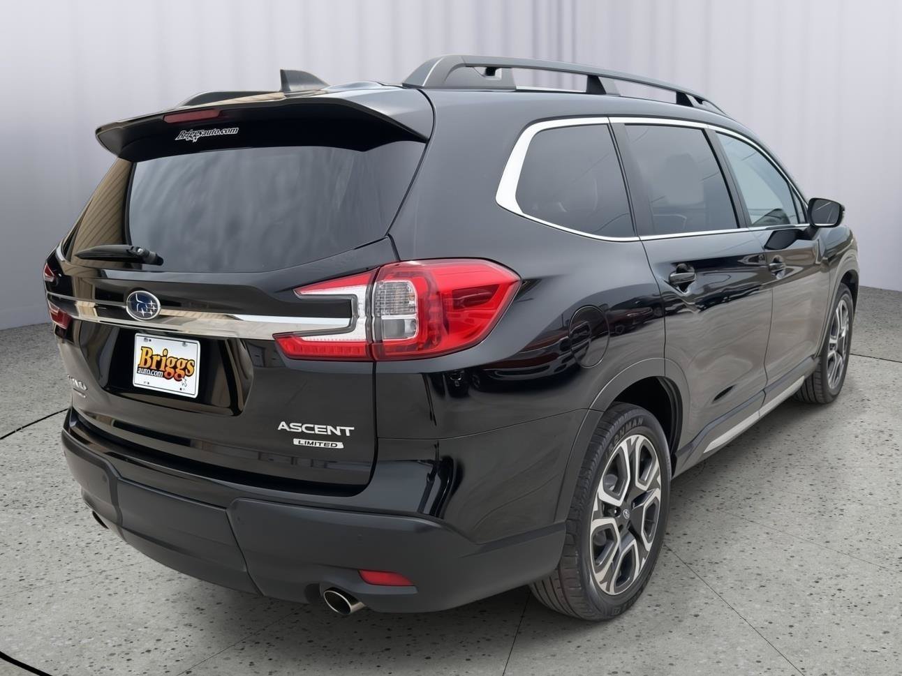 Used 2023 Subaru Ascent Limited AWD/4WD image 4