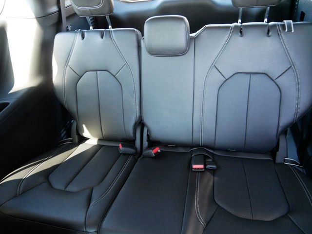 New 2026 Chrysler Pacifica Select image 13