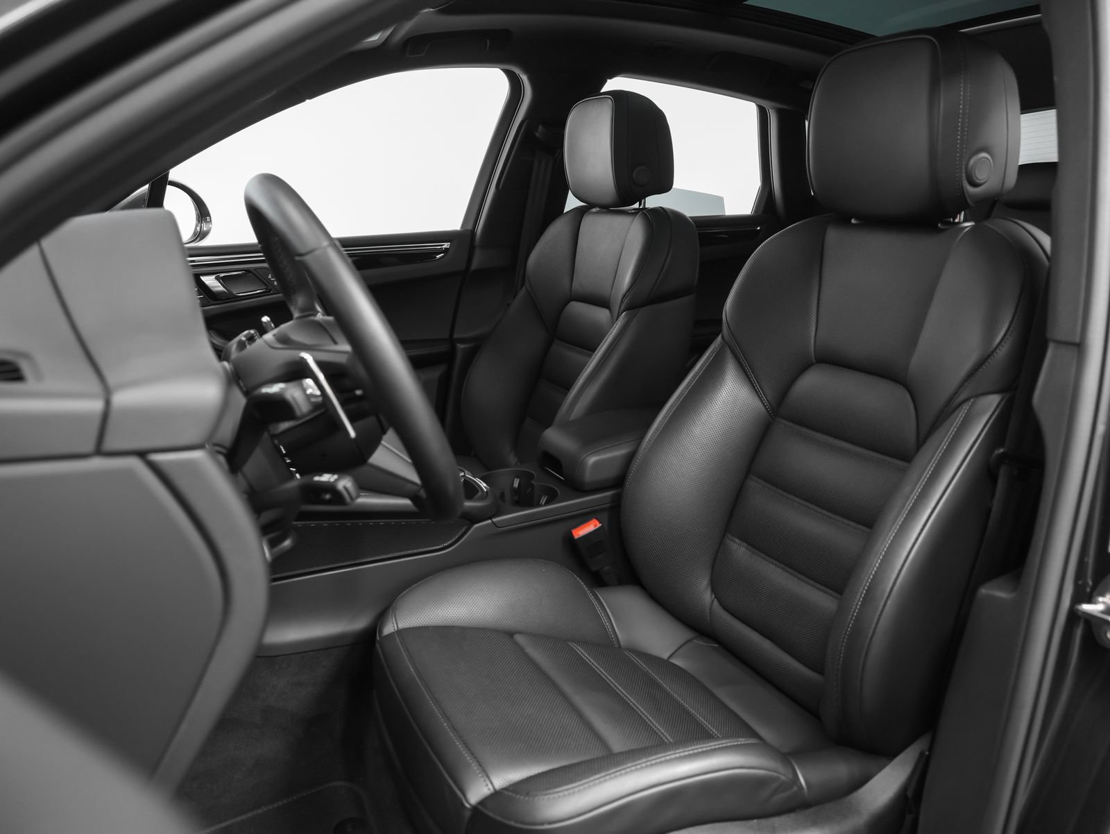 Certified 2026 Porsche Macan AWD/4WD image 45