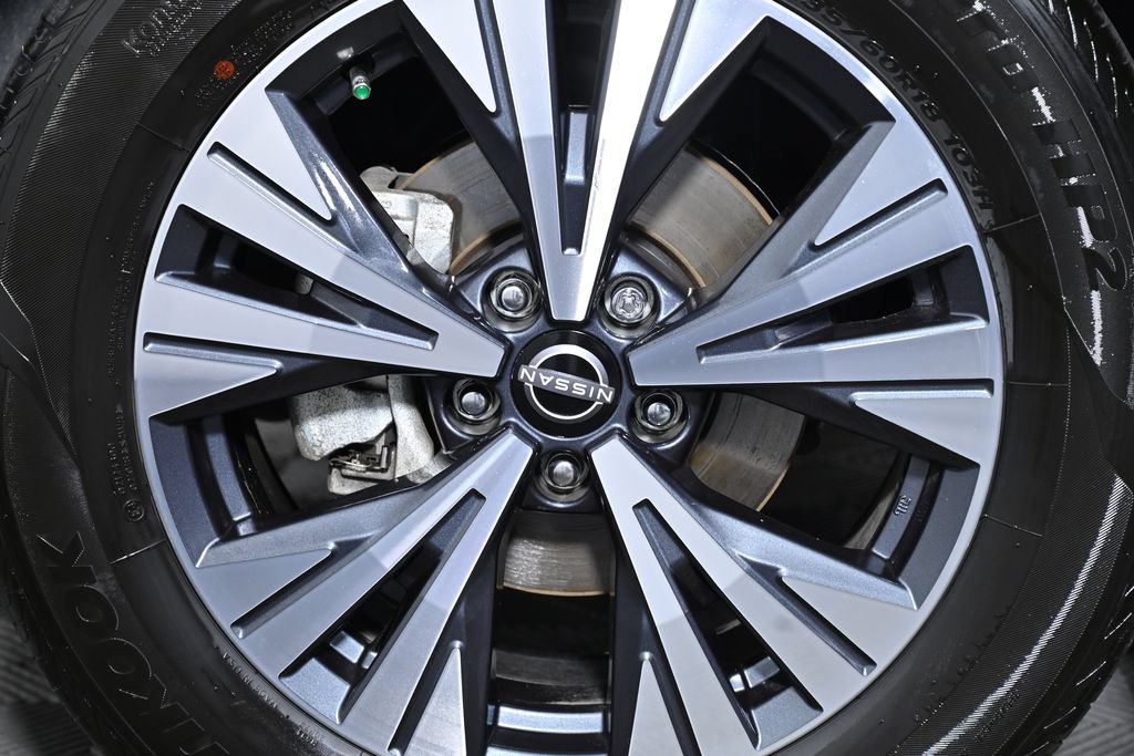 Used 2023 Nissan Rogue SV AWD/4WD image 32