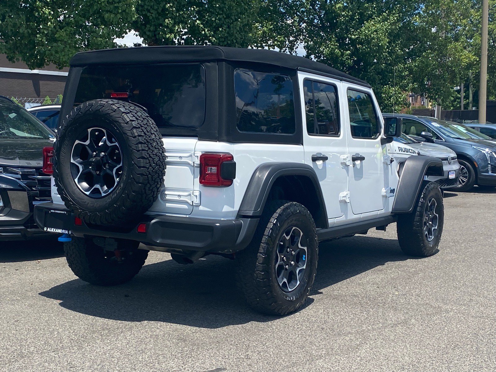 Used 2023 Jeep Wrangler Unlimited Rubicon 4xe w/ Cold Weather Group AWD/4WD image 3