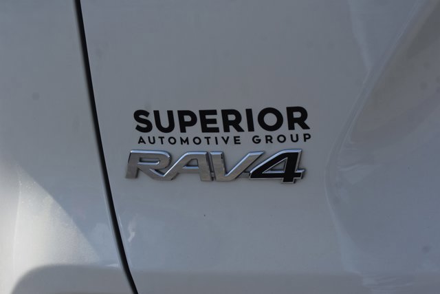 Used 2022 Toyota RAV4 XLE Premium image 6