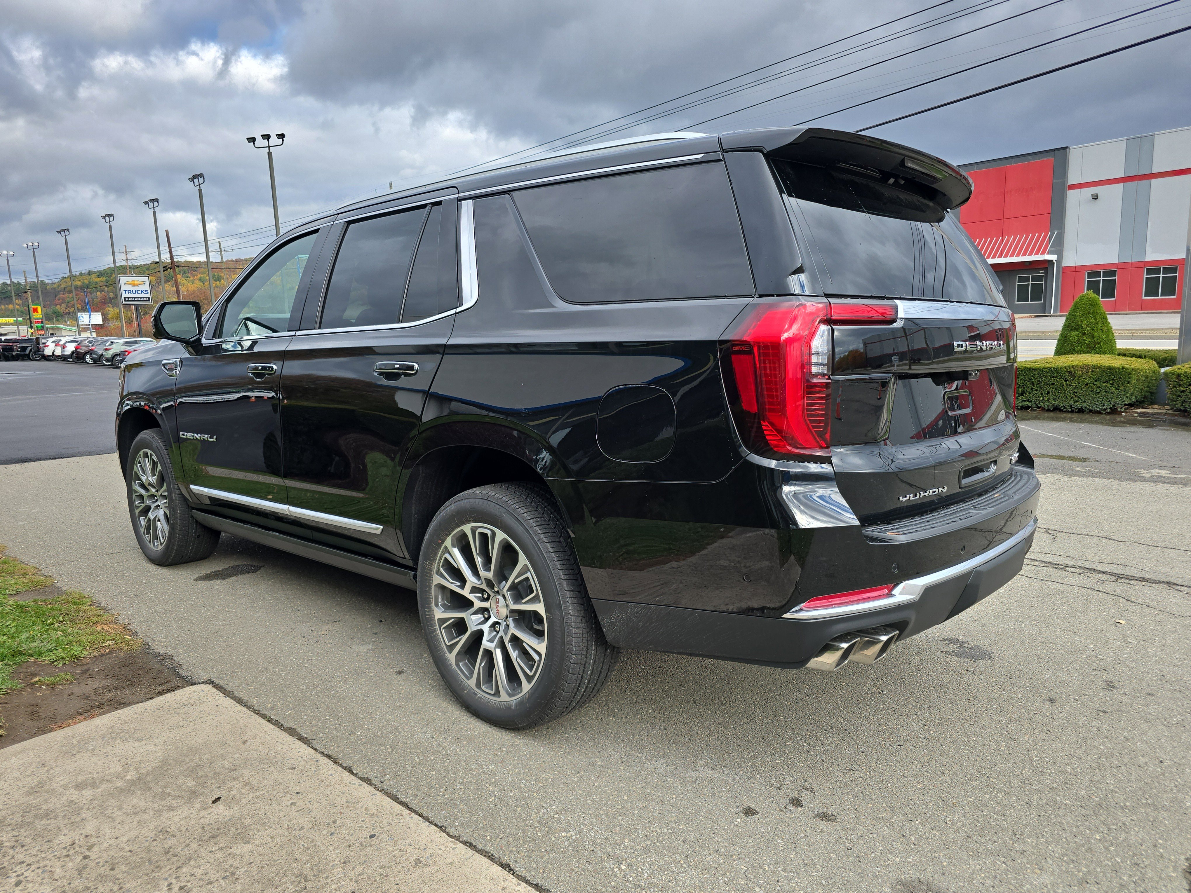 New 2026 GMC Yukon Denali w/ Denali Reserve Package image 6
