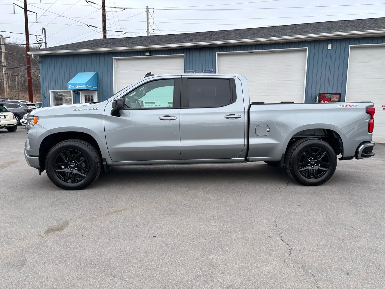 Used 2025 Chevrolet Silverado 1500 RST w/ Convenience Package II image 2