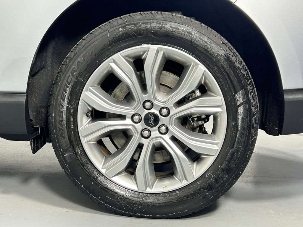 Used 2024 Ford Edge Titanium image 39