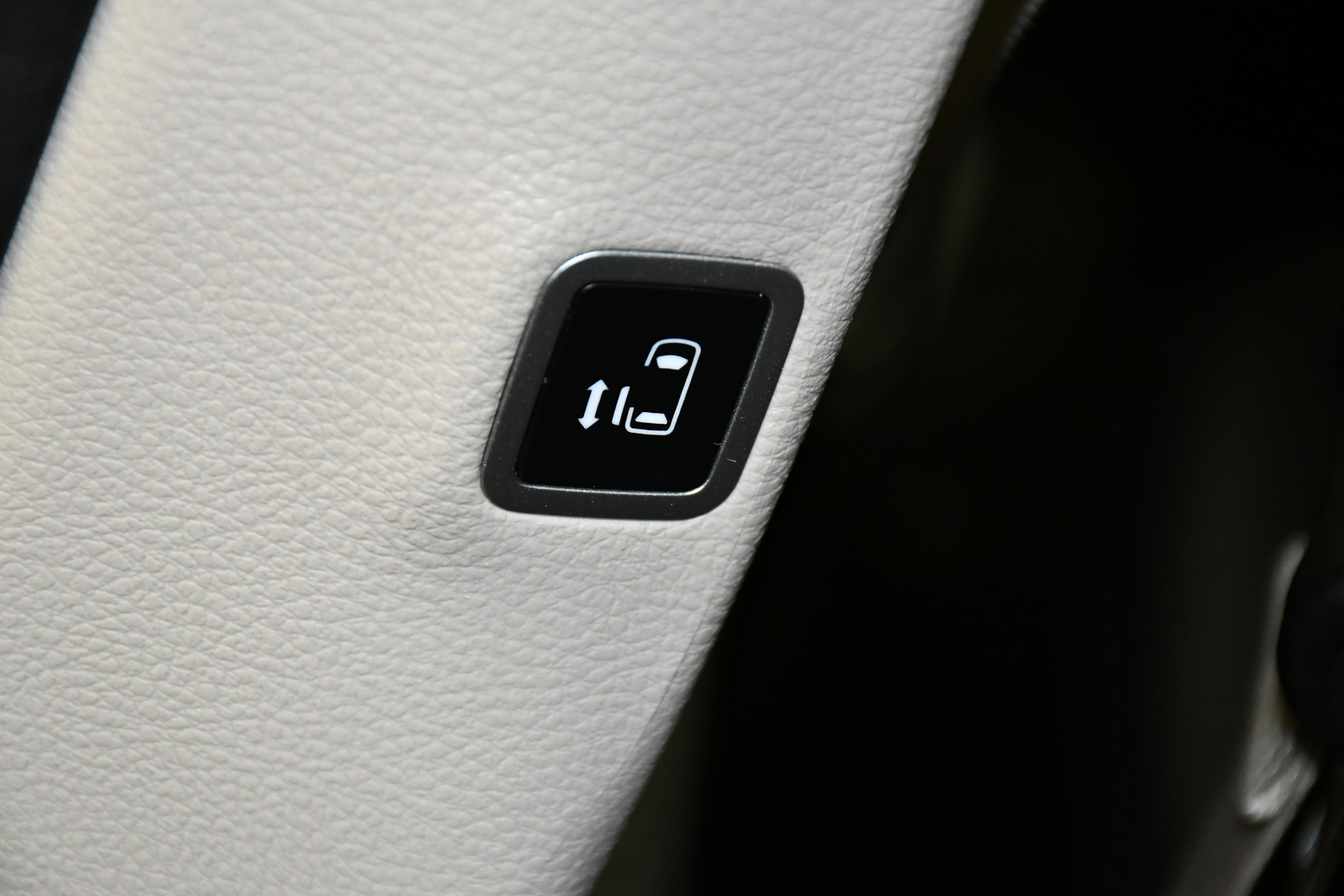 Used 2024 Chrysler Pacifica Touring-L image 48