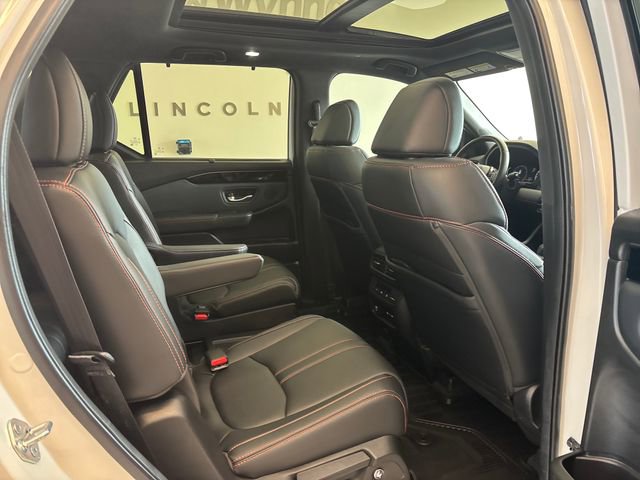 Certified 2025 Honda Pilot TrailSport image 11