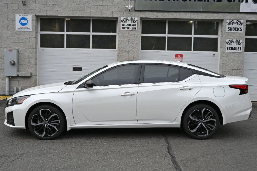 Used 2023 Nissan Altima 2.5 SR w/ SR Premium Package image 6