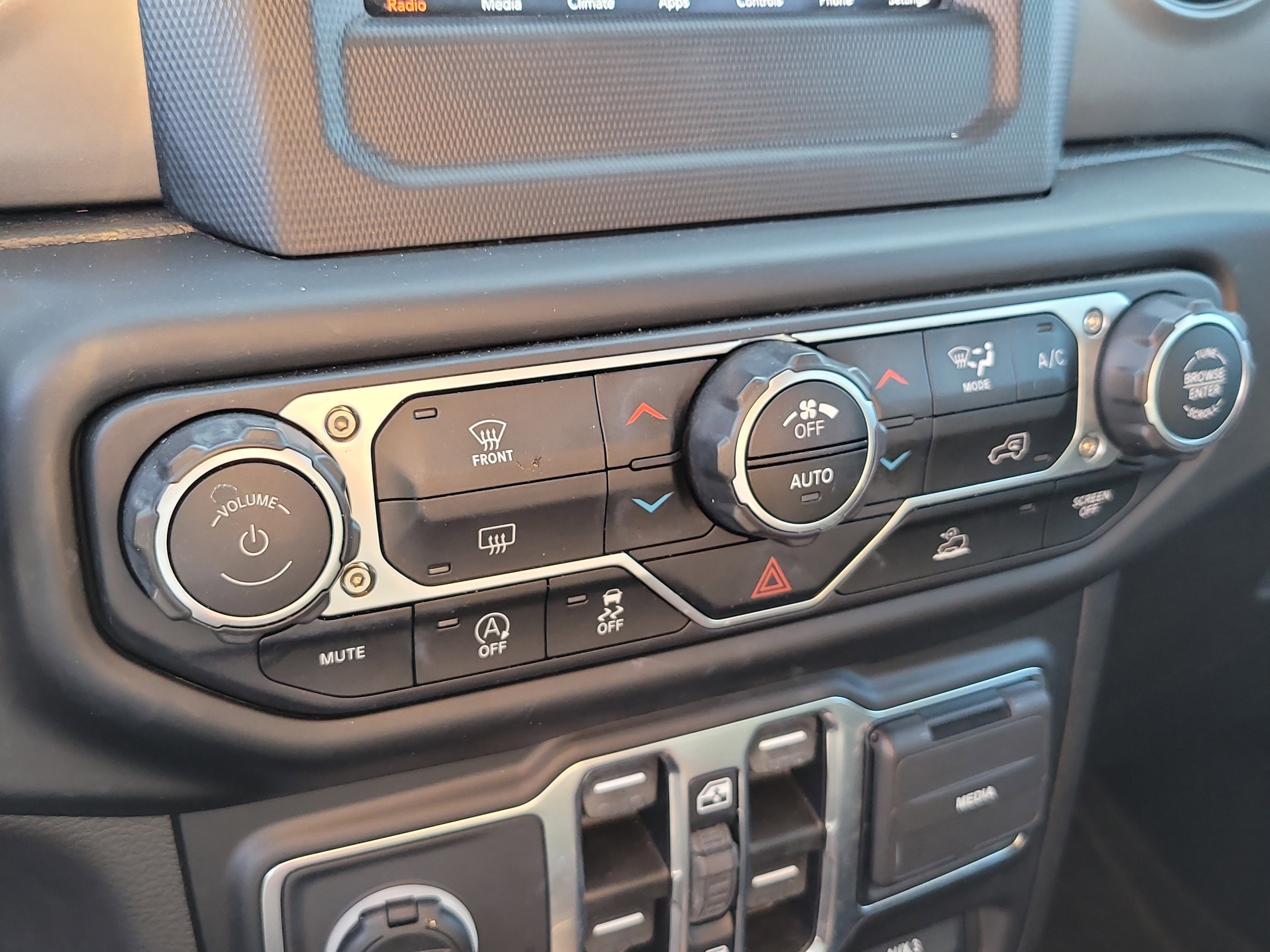 Used 2023 Jeep Wrangler Sport S image 22